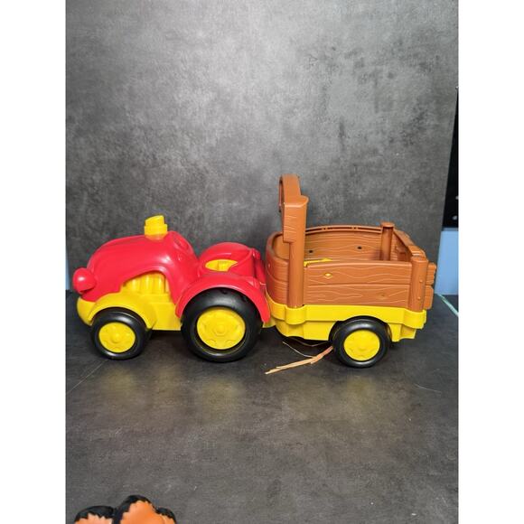 Fisher Price Little People Tow N Pull Farm Tractor W/ 5 Figures - Pig & Horse - Picture 3 of 7